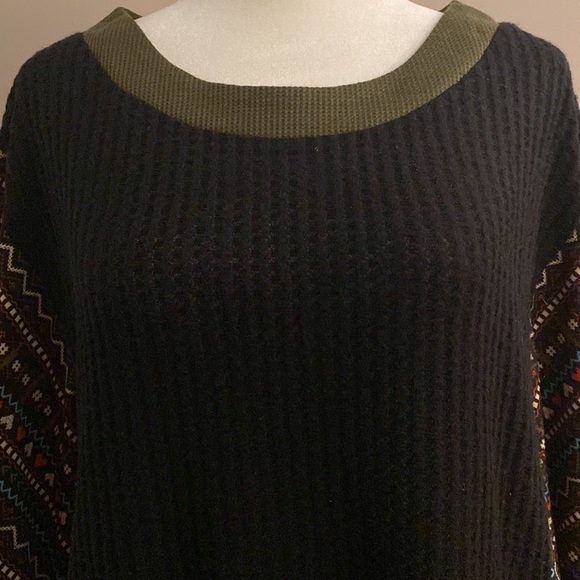 Umgee Waffle Knit Boho Print Top - Picture 5 of 11